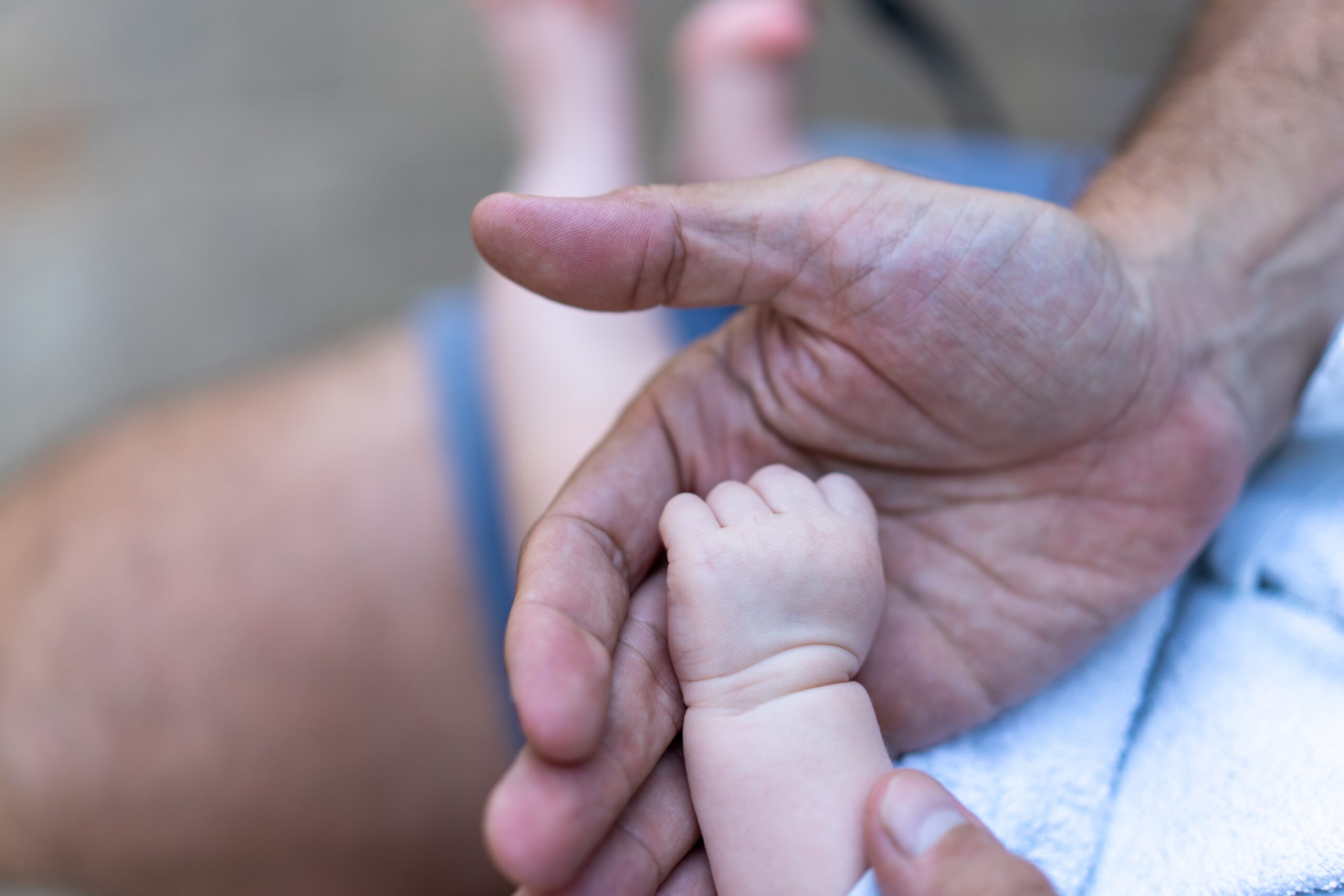 Nova lei amplia licença-paternidade e cria salário-paternidade