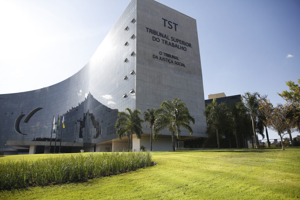 TST decide que sindicato pode atuar em nome de um único trabalhador